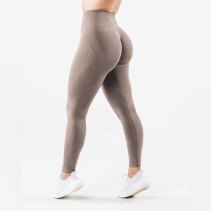 Alphalete AMPLIFY CONTOUR LEGGING
Mocha